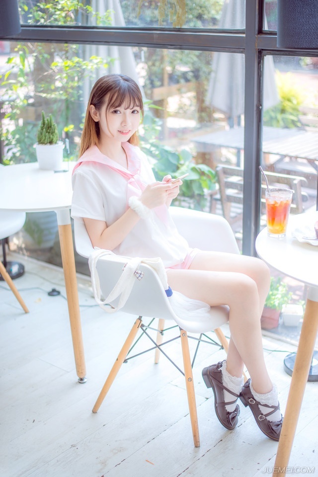 曹操苦笑着点点头，从现场传来的消息，显然不是大规模动兵，而这天底下，有这个能力神不知鬼不觉的靠着小股人马屠杀一百名虎卫外加四百曹刘联军的，恐怕也只有吕布手下，才能出现这样的精锐。